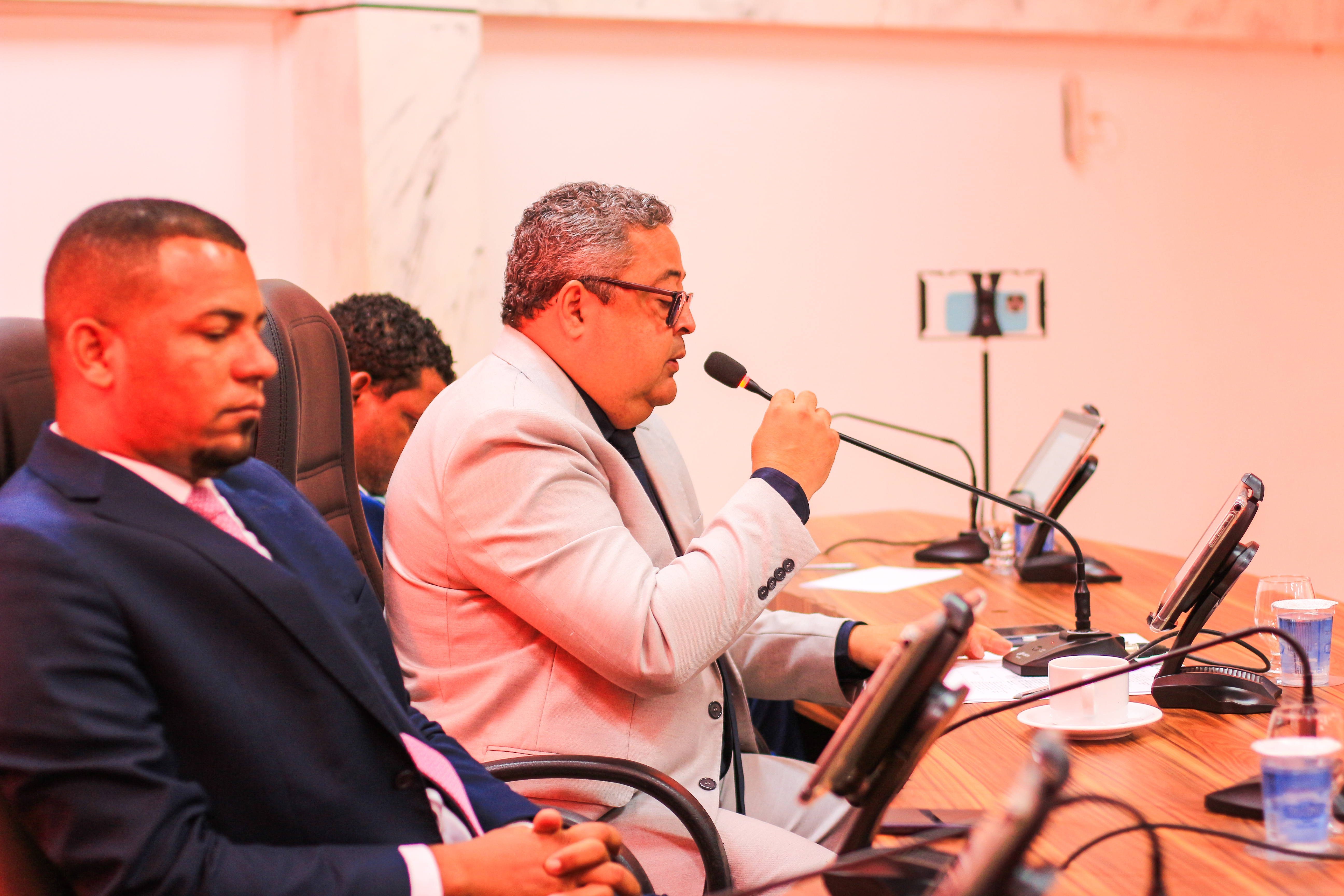 Câmara de Candeias aprova projeto que prevê atendimento prioritário para advogados