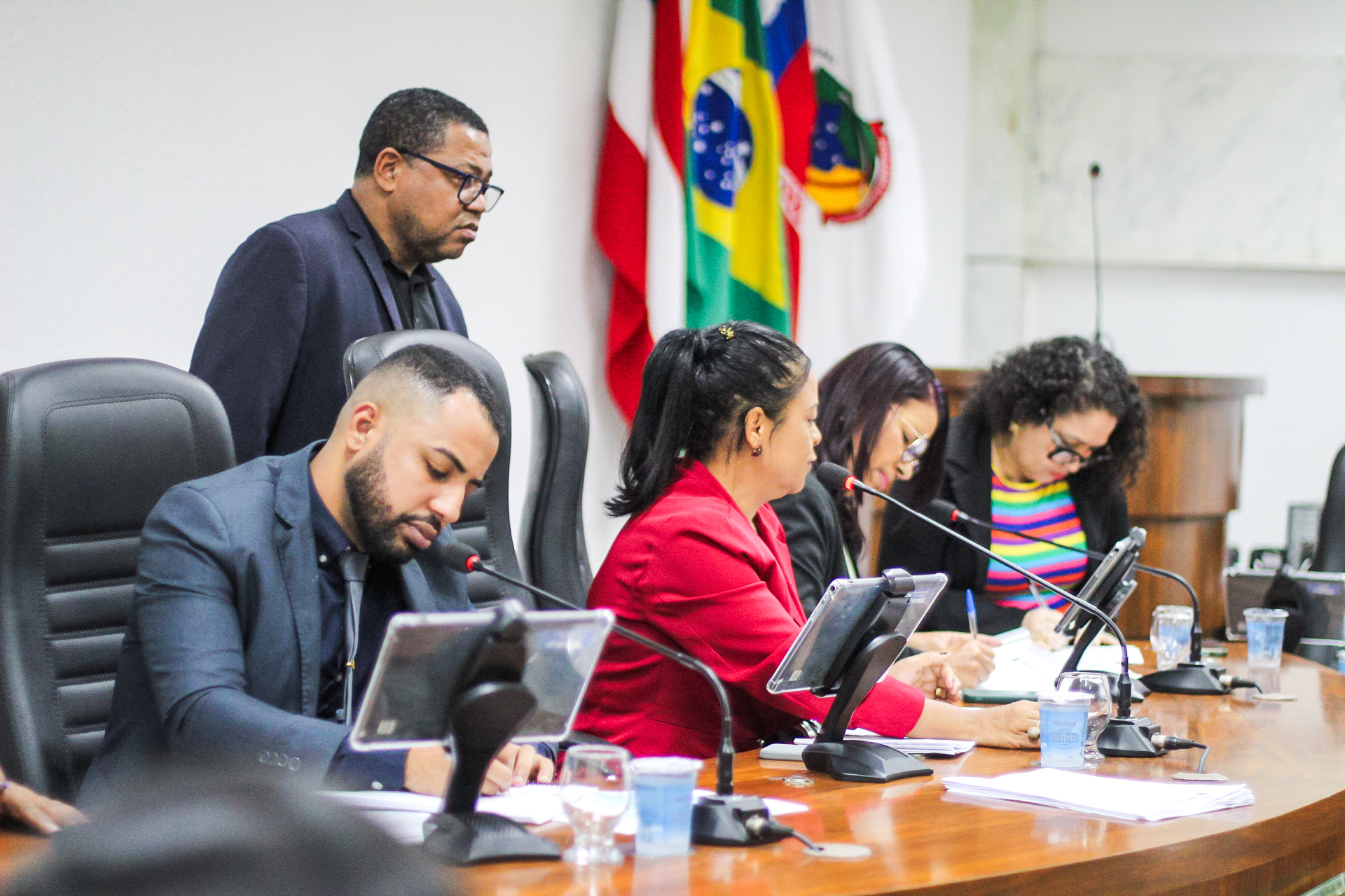 Câmara de Candeias aprova LDO 2026 e projetos nas áreas de educação, cultura e saúde durante 12ª sessão ordinária