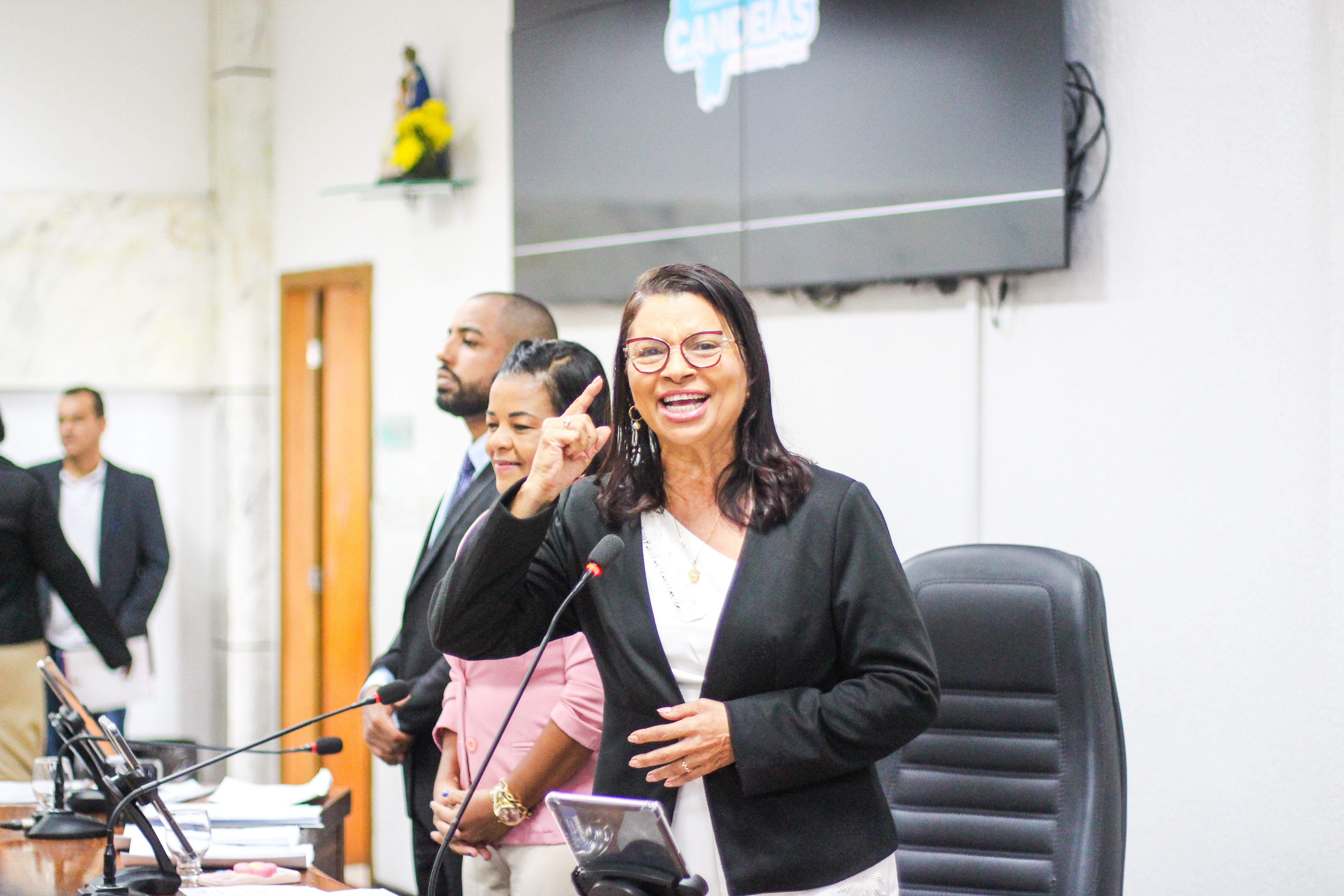 Câmara de Candeias aprova piso salarial do magistério na primeira sessão ordinária de 2026